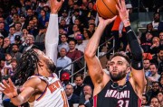  巴特勒三双热火加时险胜尼克斯  